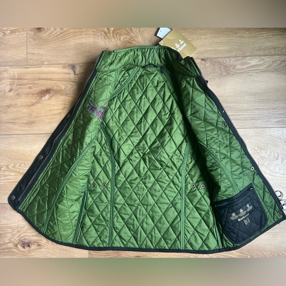 Barbour Summer Liddesdale Gilet Vest Quilted With Custom Real Estate Embroidery - Picture 3 of 13